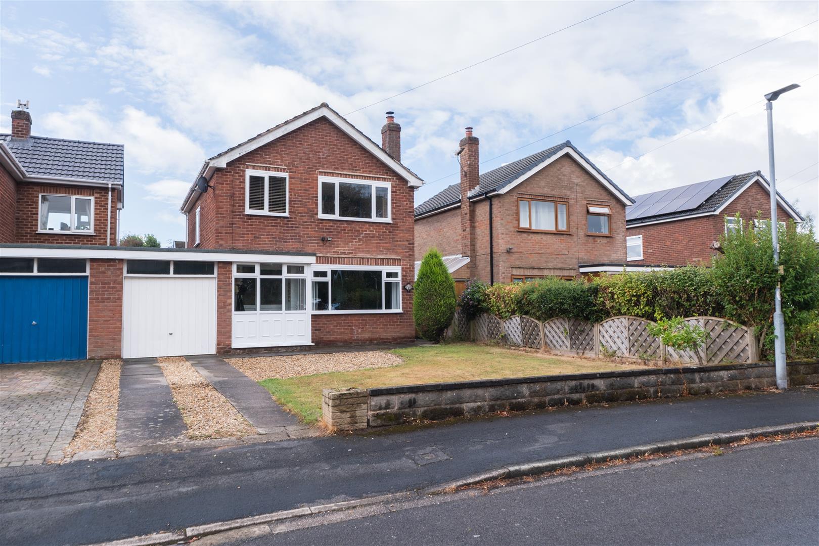 3 bedroom Link Detached House for Sale in Chester